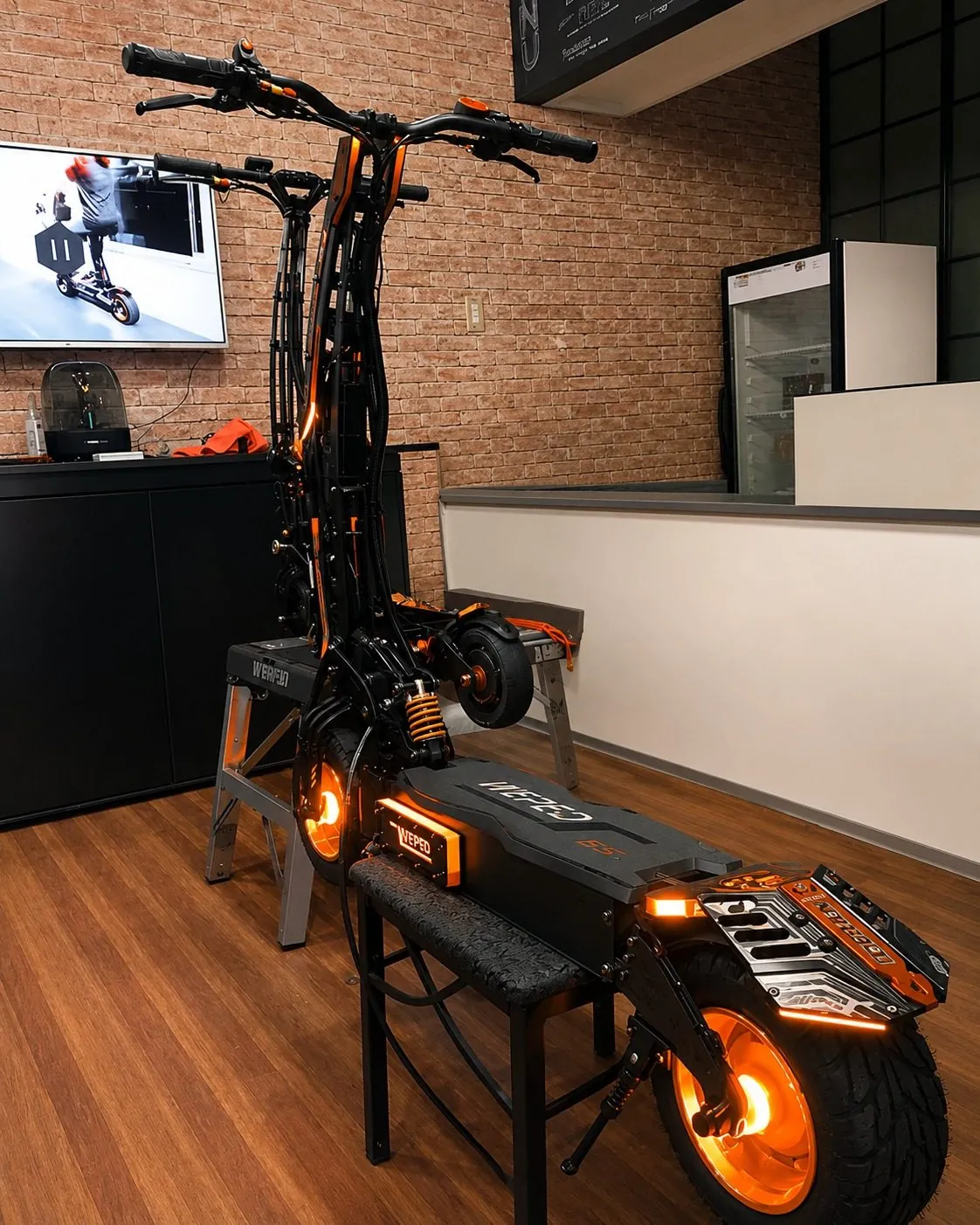 Trottinette électrique sur pont dans l'atelier Bob' Répar